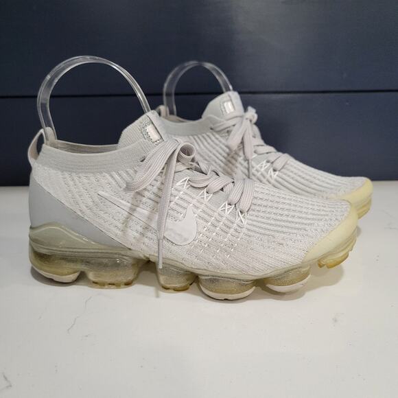 Woman's Nike Air Vapormax Flyknit Barely Volt Size aj610-102